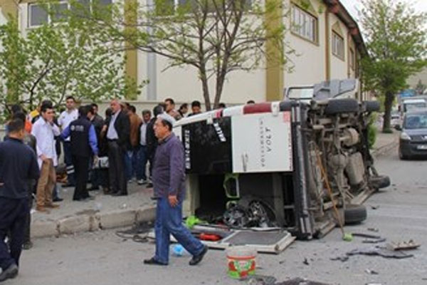 Gaziantep&#039;te feci kaza, 21 kişi yaralandı