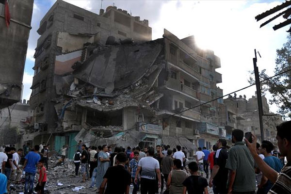 Gazze&#039;de binanın vurulma anı görüntülendi