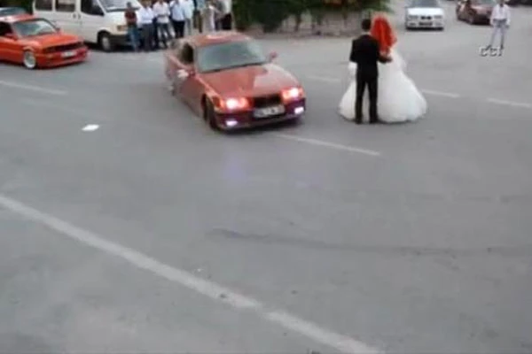 Gelin ve damada drift sürprizi