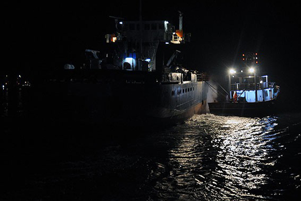 Marmara Adası açıklarında yük gemisi karaya oturdu