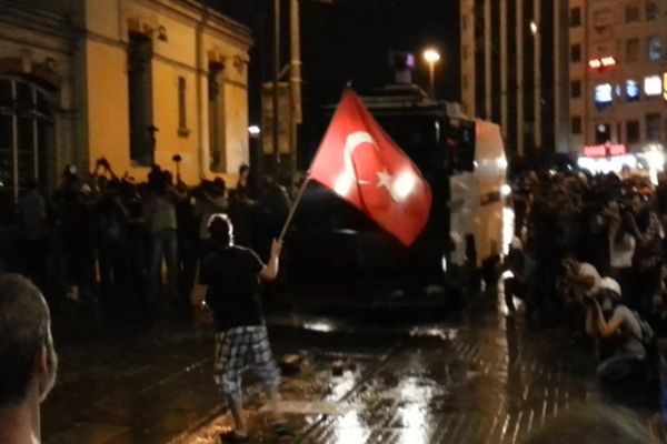 Taksim Gezi Parkı kapatıldı