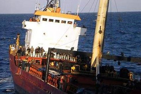 Türk gemisi Girit&#039;te yakalandı!