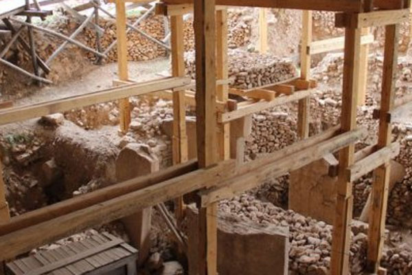 Britanyalı yazar Göbeklitepe&#039;yi araştırıyor