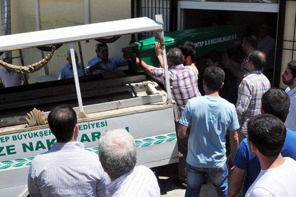 Polis cesedi gömmeye çalışan katil zanlılarını suçüstü yakaladı