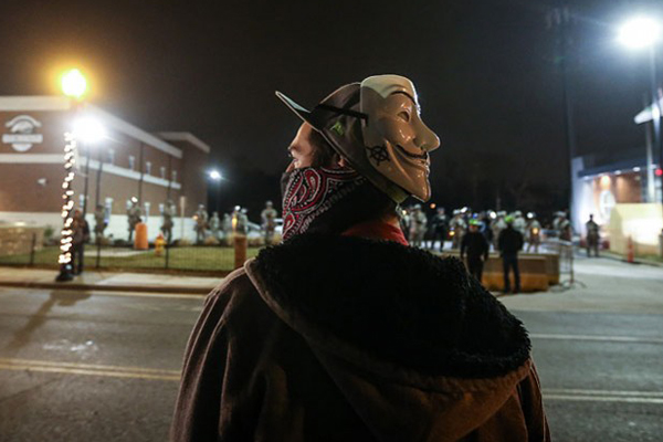 Ferguson&#039;da protestolar sürüyor