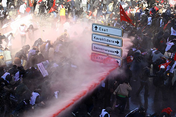 TBMM&#039;ye yürümek isteyen gruba polis müdahale etti