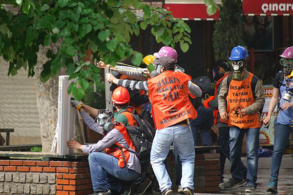 İstanbul&#039;da polis göstericilere müdahale etti