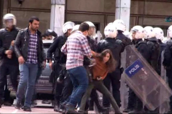 İstanbul Üniversitesi'nde Kobani gerginliği, gözaltılar var
