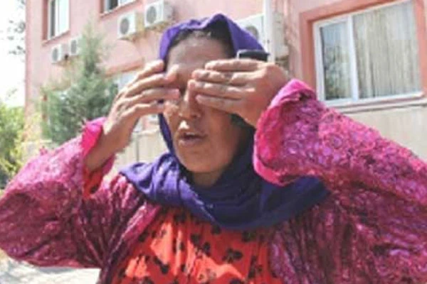 Gözleri kapatılıp küpeleri çalındı
