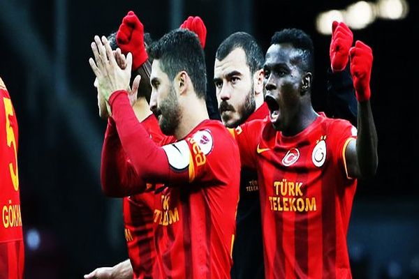 Galatasaray&#039;da deprem! 10 futbolcu kadro dışı kaldı