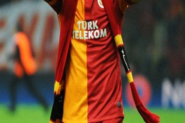 Galatasaray'ın yıldızına sürpriz teklif!