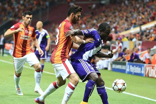 Galatasaray son anda beraberliğe razı oldu