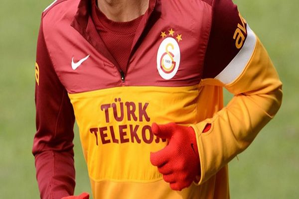 Galatasaray&#039;ın yıldızına üç kulüpten resmi teklif!