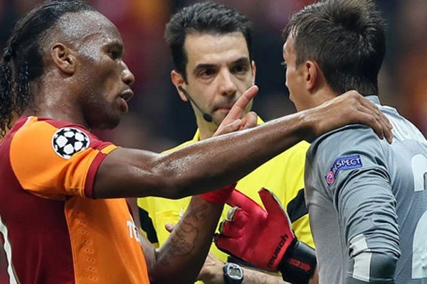 Galatasaray'dan Muslera ve Drogba açıklaması