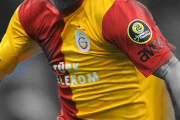 Galatasaray&#039;da büyük kriz, Eboue kapının önüne konuldu