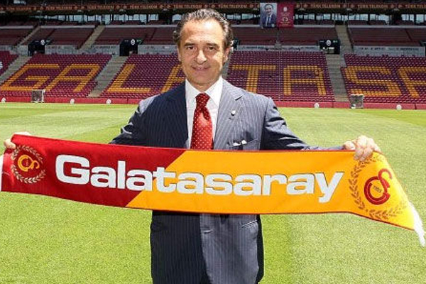 Galatasaray taraftarı Prandelli&#039;ye site açtı