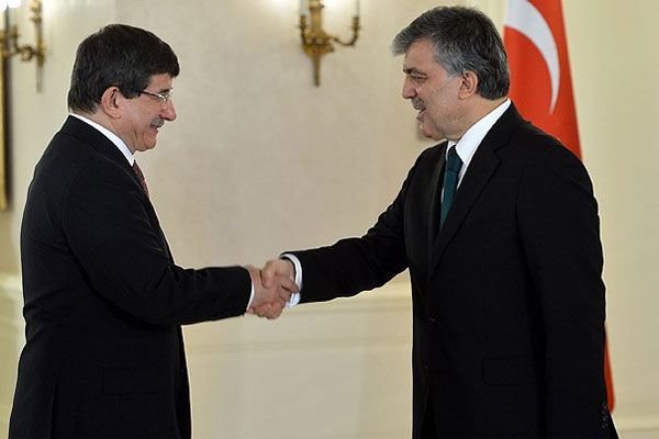Cumhurbaşkanı Gül Davutoğlu&#039;nu tebrik etti