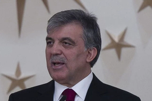 Abdullah Gül'den Arınç'a geçmiş olsun telefonu