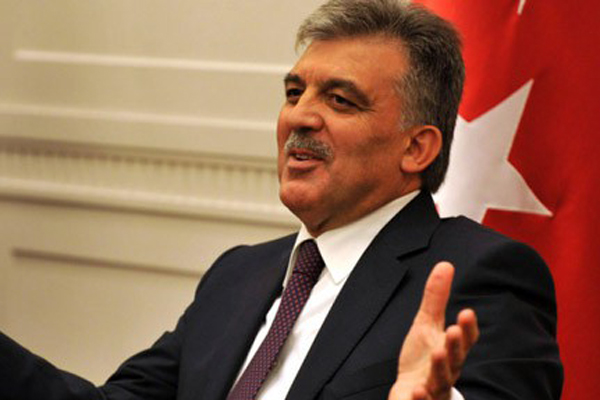 Abdullah Gül 2015&#039;e kaldı