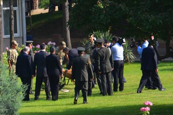 Cumhurbaşkanı Abdullah Gül Kışla&#039;da fidan dikti