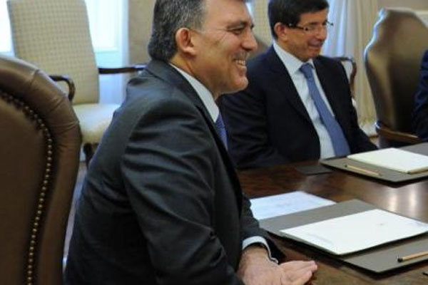 Abdullah Gül Davutoğlu ile görüştü