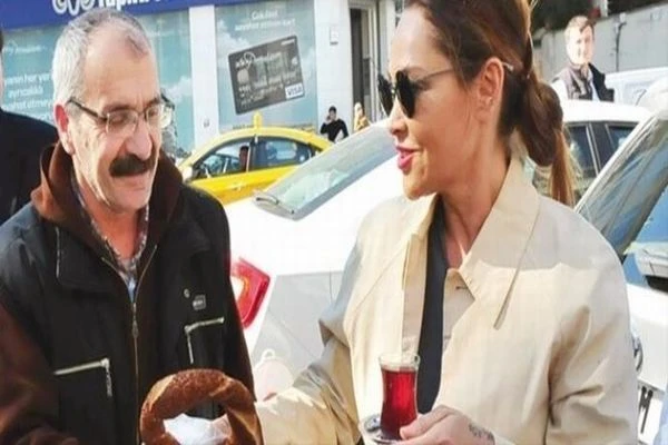 Hülya Avşar taksi durağında bakın ne yaptı