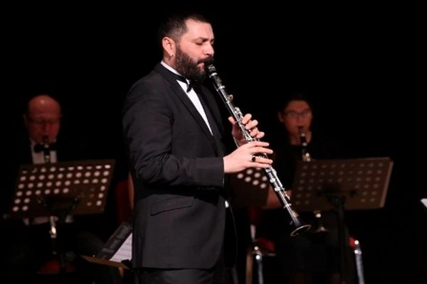 Hüsnü Şenlendirici bu kez şaşırttı