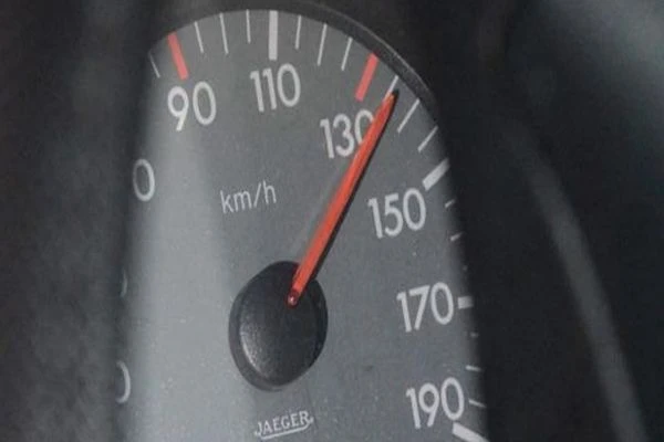 Hız kadranı 135 km'de takılı kaldı