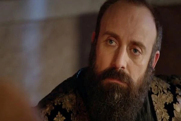 Halit Ergenç sakallarını neden kestiremiyor?