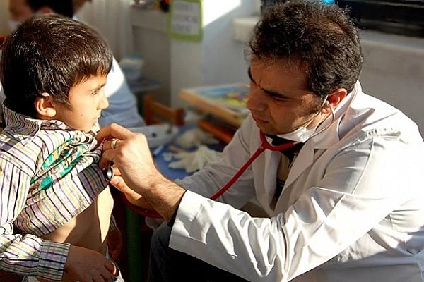 Özel hastaneye 'geçici' yabancı doktor izni