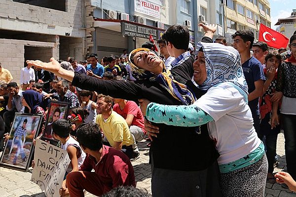 Reyhanlı&#039;da hayatını kaybeden 53 kişi anıldı