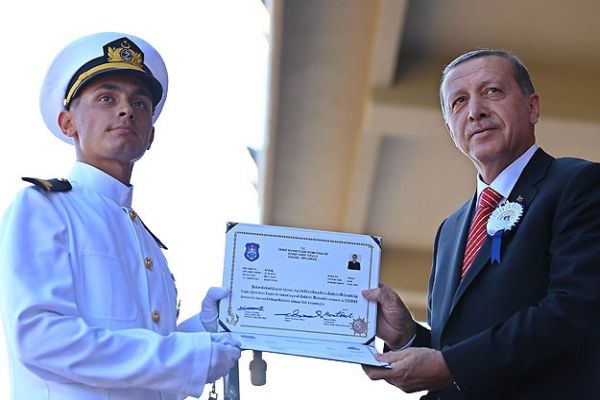 Deniz Harp Okulu&#039;nda diploma heyecanı