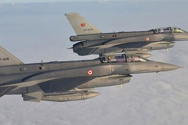 Orgenerallar F-16&#039;larla havada buluştu