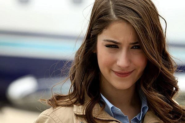 Hazal Kaya'nın yeni imajı hayranlarını şaşırttı