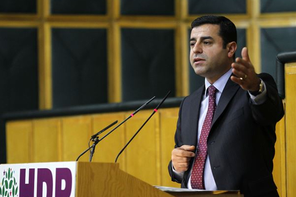 Selahattin Demirtaş&#039;tan bedelli askerlik yorumu