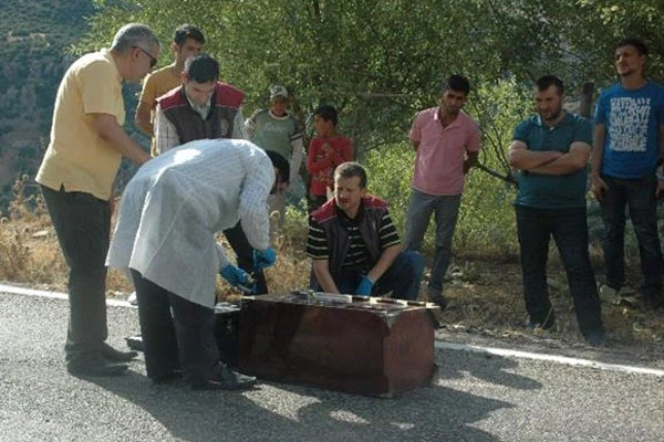 Hırsızlar, çelik kasayı yol ortasına atıp kaçtı