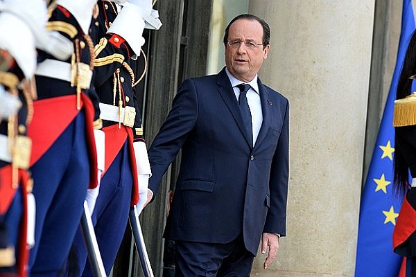 Hollande eski yönetimi suçladı