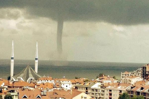 Akçakoca açıklarındaki hortum korkuttu