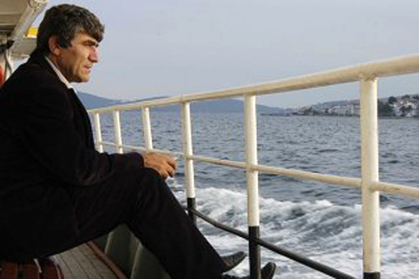 Hrant Dink cinayetinde 2 polise yakalama kararı