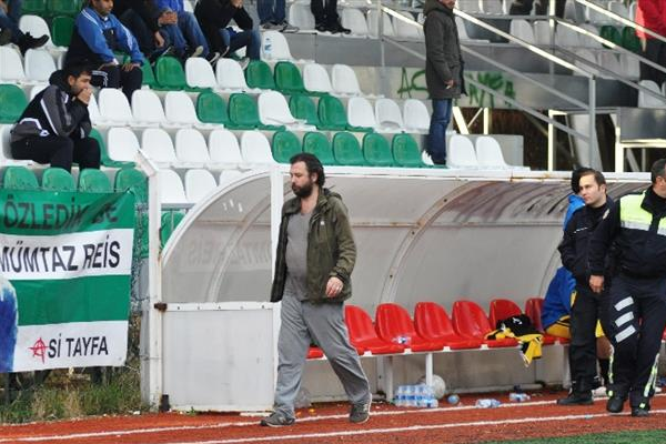 Ünlü sanatçıya polis engeli