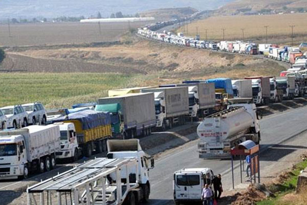 İran sınırında 13 kilometrelik TIR kuyruğu