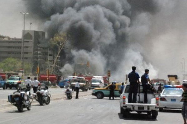 Irak ordusu IŞİD&#039;in ele geçirdiği yerleri bombalamaya başladı