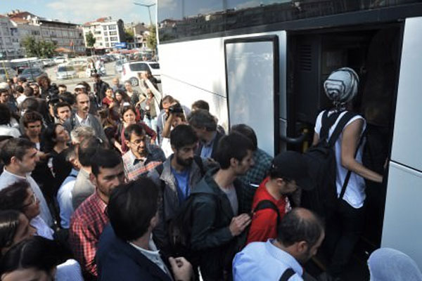 IŞİD&#039;le savaşmak için İstanbul&#039;dan 35 otobüs gitti