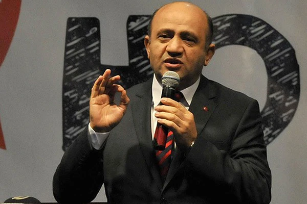 Fikri Işık, 'Bilişim alanında 100 bin istihdam açığı var'