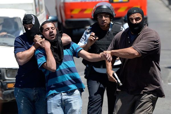 İsrail&#039;in Filistinlilere yönelik gözaltıları sürüyor