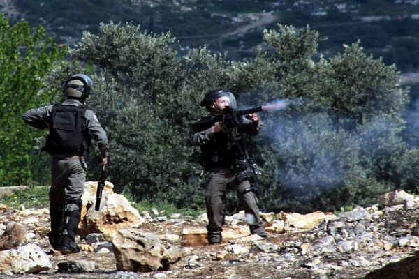 İsrail askerlerinden Filistinlilere müdahale