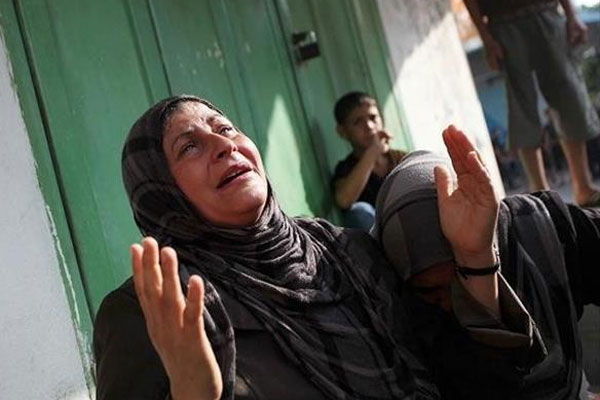 İsrail Gazze&#039;de okul ve camileri bombaladı