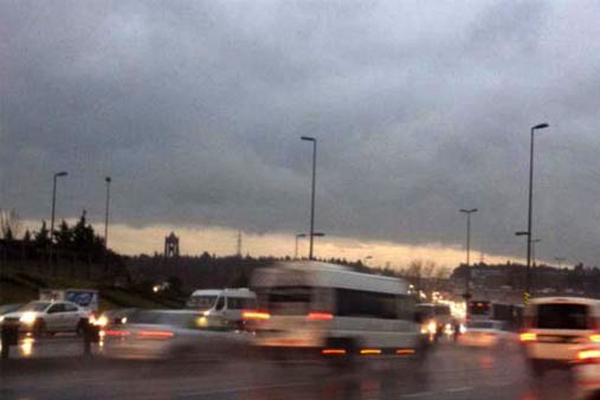 İstanbul&#039;da gün, geceye döndü