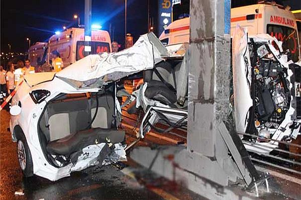 İstanbul&#039;da feci kaza, 2 ölü