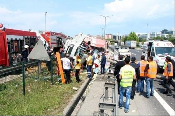 İstanbul TEM Otoyolu&#039;nda trafik felç oldu